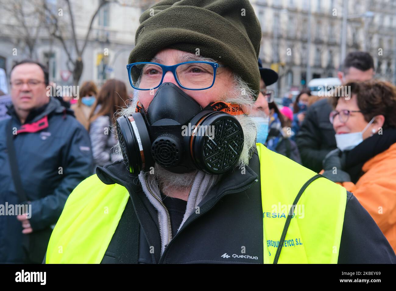 Manifestanti della concentrazione contro il trasferimento di rifiuti dal Commonwealth dell'Est allo stabilimento di Valdemingomez nella Plaza de Cibeles di Madrid, Spagna, il 19 gennaio 2020. (Foto di Antonio Navia/NurPhoto) Foto Stock