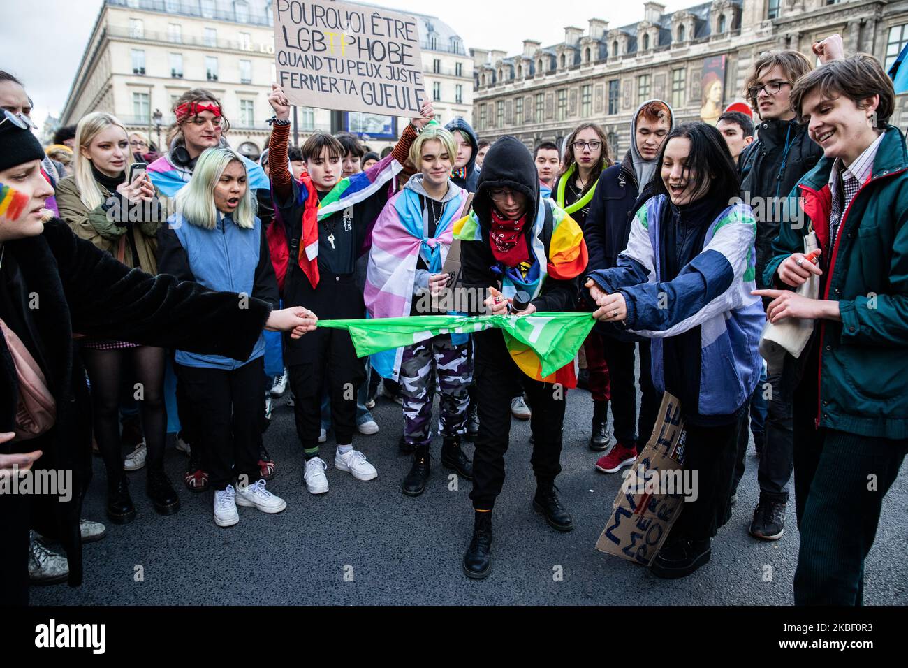 Manifestanti durante una manifestazione indetta dal movimento 'la Manif pour tous' contro la 'procreazione medicalmente assistita (MAP) senza padre' a Parigi il 19 gennaio 2020, due giorni prima del dibattito sul disegno di legge sulla bioetica al Senato francese (Foto di Jerome Gilles/NurPhoto) Foto Stock