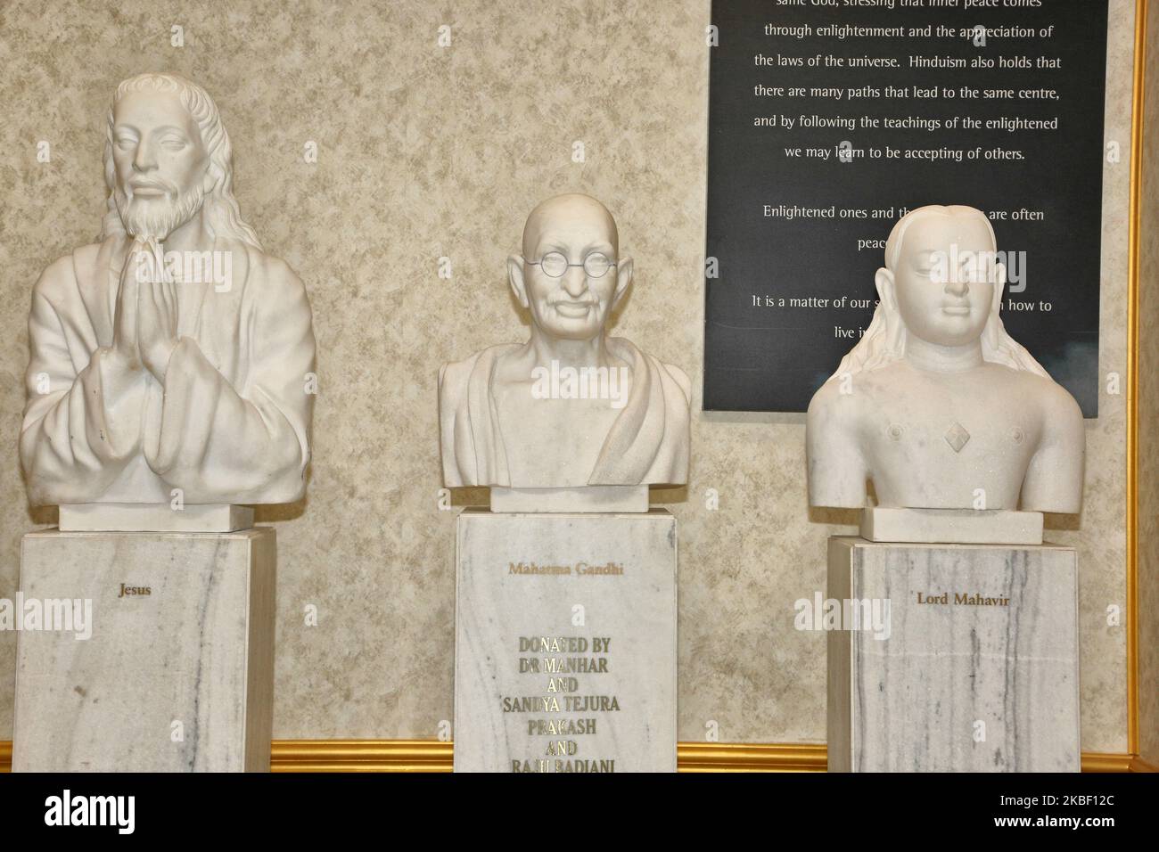 Busti di figure influenti e religiose al Muro della Pace di Toronto, Ontario, Canada il 6 novembre 2018. (Foto di Creative Touch Imaging Ltd./NurPhoto) Foto Stock