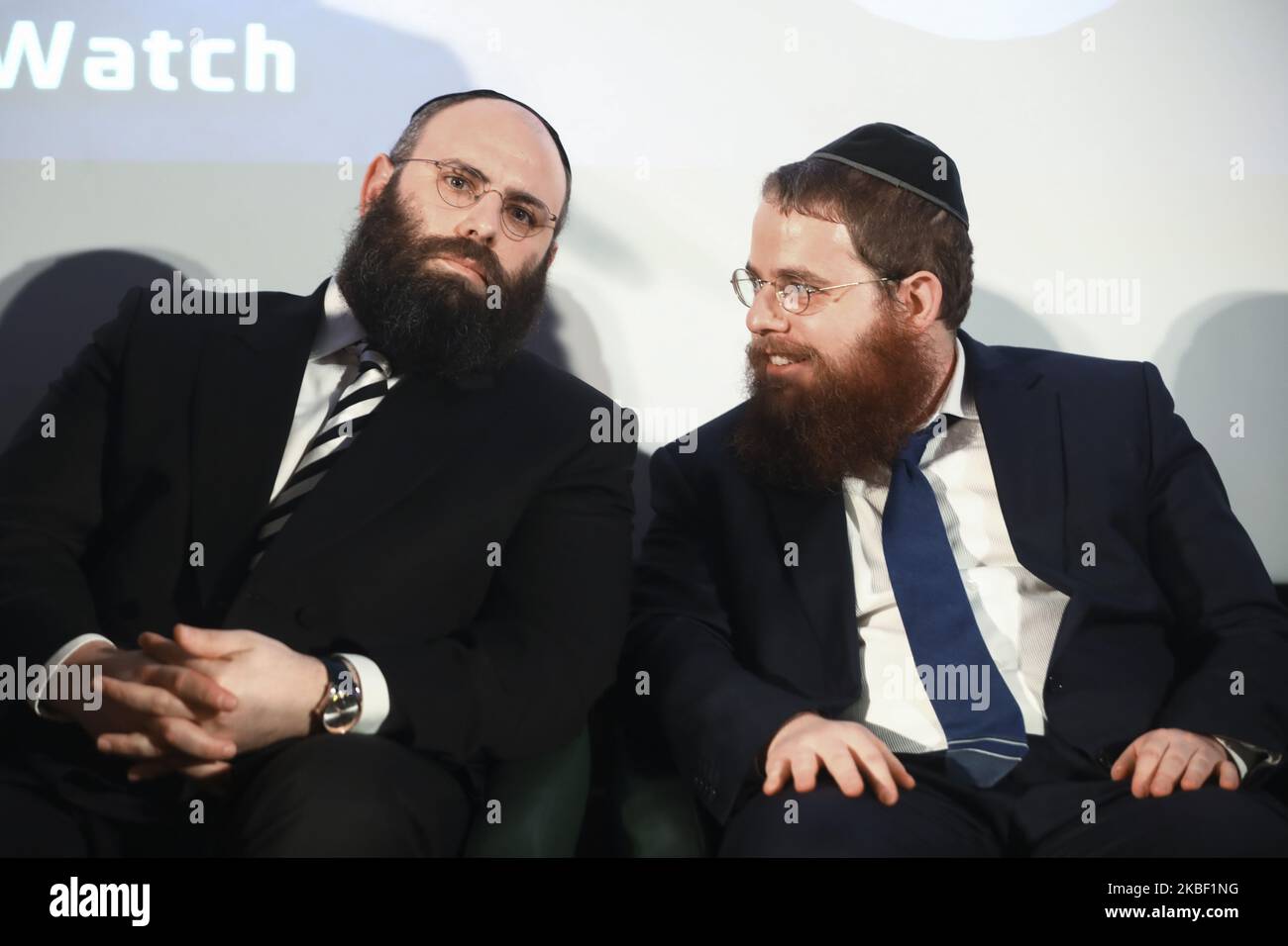 Il rabbino Menachem Margolin e il rabbino Shlomo Koves partecipano al simposio organizzato dall'Associazione Ebraica europea (EJA) a Cracovia, in Polonia. Gennaio 20, 2020. I parlamentari e i ministri dell'istruzione di tutta Europa si sono riuniti durante l'evento "Delegazione dell'EJA ad Auschwitz 2020" per discutere i modi per combattere l'antisemitismo in Europa. Il giorno seguente i partecipanti si recheranno ad Auschwitz per celebrare il prossimo 75th° anniversario della liberazione del campo di concentramento tedesco nazista. (Foto di Beata Zawrzel/NurPhoto) Foto Stock