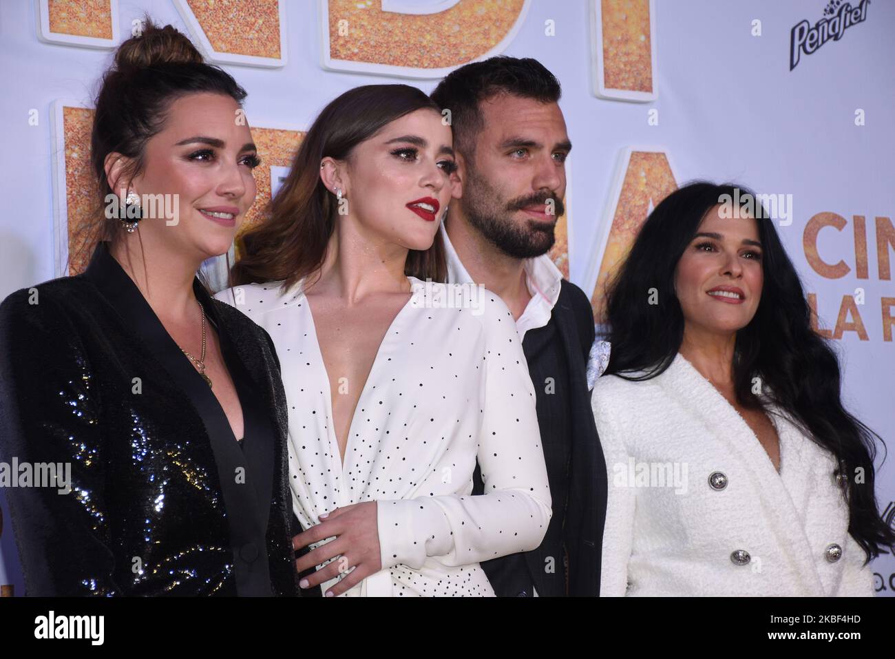 Regina Blandon, Cassandra Sanchez-Navarro, Giuseppe gamba e Martha Debayle posano per le foto durante un tappeto rosso di 'Cindy la regiaa' prima al Cinepolis Oasis Coyoacan il 21 gennaio 2020 a Città del Messico, Messico (Foto di Eyepix/NurPhoto) Foto Stock Regina Blandon, Cassandra Sanchez-Navarro, Giuseppe gamba e Martha Debayle posano per le foto durante un tappeto rosso di 'Cindy la regiaa' prima al Cinepolis Oasis Coyoacan il 21 gennaio 2020 a Città del Messico, Messico (Foto di Eyepix/NurPhoto) Foto Stock