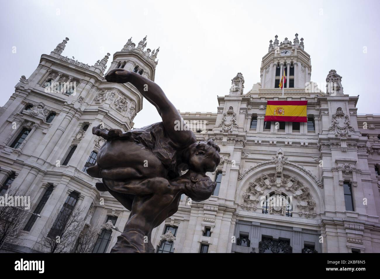 Una scultura dell'artista cinese Xu Hongfei è esposta a Madrid il 24 gennaio 2020, in vista delle celebrazioni del Capodanno cinese lunare. (Foto di Oscar Gonzalez/NurPhoto) Foto Stock