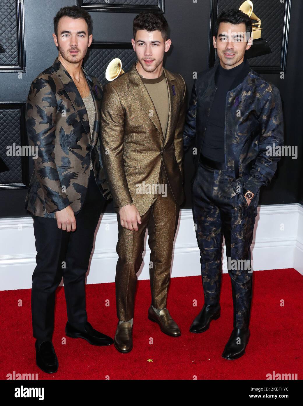 LOS ANGELES, CALIFORNIA, USA - 26 GENNAIO: Kevin Jonas, Nick Jonas e Joe Jonas di Jonas Brothers arrivano ai 62nd premi annuali GRAMMY che si tengono presso lo Staples Center il 26 gennaio 2020 a Los Angeles, California, Stati Uniti. (Foto di Xavier Collin/Image Press Agency/NurPhoto) Foto Stock