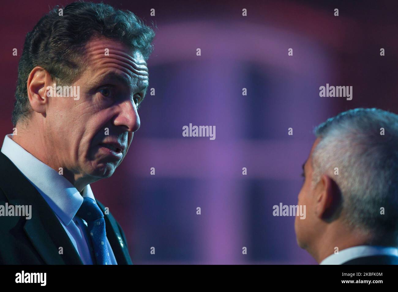 Andrew Cuomo (L), Governatore di New York, e Sadiq Khan (R), il maggiore di Londra visto nella zona della porta della morte in vista della cerimonia ufficiale che segna il 75th° anniversario della liberazione dell'ex campo di concentramento e sterminio nazista Auschwitz II - Birkenau. Lunedì 27 gennaio 2020, nel campo di concentramento di Auschwitz II-Birkenau, Oswiecim, Polonia. (Foto di Artur Widak/NurPhoto) Foto Stock