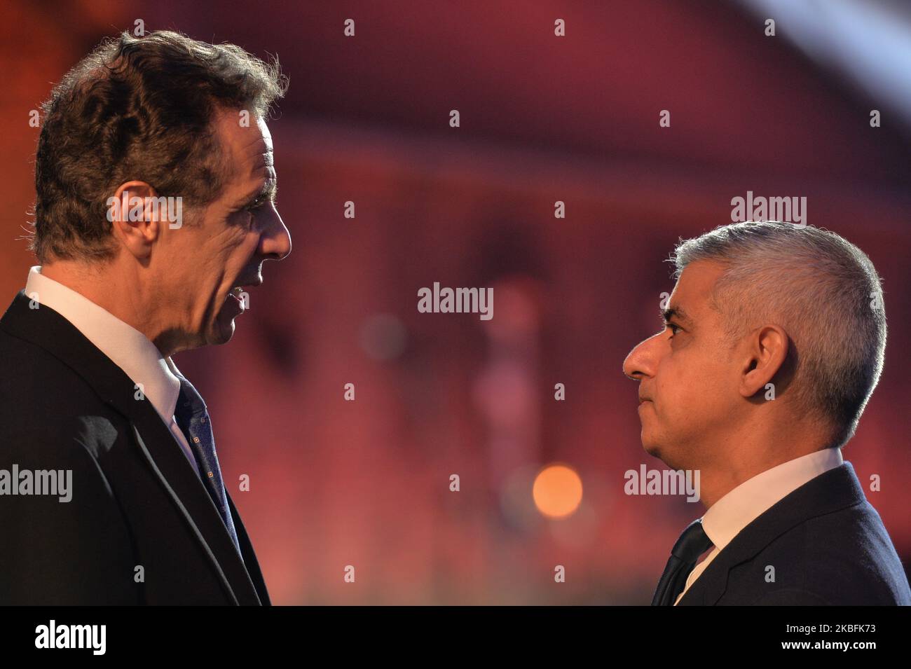 Andrew Cuomo (L), Governatore di New York, e Sadiq Khan (R), il maggiore di Londra visto nella zona della porta della morte in vista della cerimonia ufficiale che segna il 75th° anniversario della liberazione dell'ex campo di concentramento e sterminio nazista Auschwitz II - Birkenau. Lunedì 27 gennaio 2020, nel campo di concentramento di Auschwitz II-Birkenau, Oswiecim, Polonia. (Foto di Artur Widak/NurPhoto) Foto Stock
