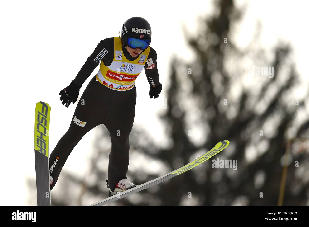 Maren Lundby di Norvegia in azione durante la FIS Ski Jumping Women's World Cup a Rasnov, Romania, 25 gennaio 2020 (Foto di Alex Nicodim/NurPhoto) Foto Stock