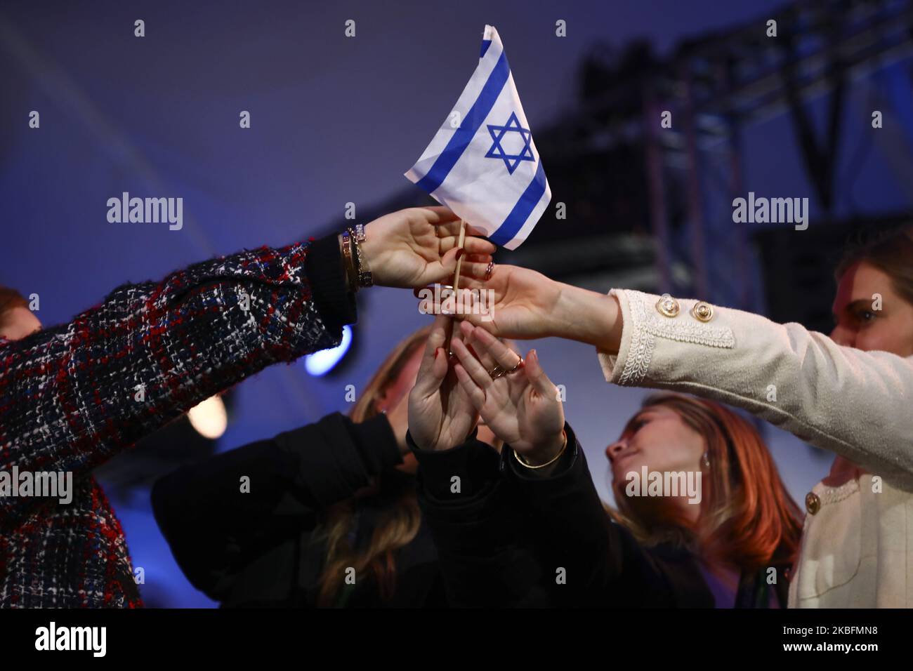 Bandiera se israele è visto al 75th° anniversario della liberazione del campo di concentramento e sterminio di KL Auschwitz-Birkenau. Il 27 gennaio 2020 a Brzezinka vicino Oswiecim, Polonia. (Foto di Beata Zawrzel/NurPhoto) Foto Stock