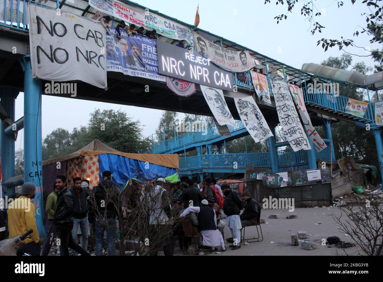 Manifestanti durante la protesta in corso contro la cittadinanza Amendment Act (CAA), il Registro nazionale dei cittadini (NRC) e il Registro nazionale della popolazione (NPR), a Shaheen Bagh, il 1 febbraio 2020 a Nuova Delhi, India. (Foto di Mayank Makhija/NurPhoto) Foto Stock