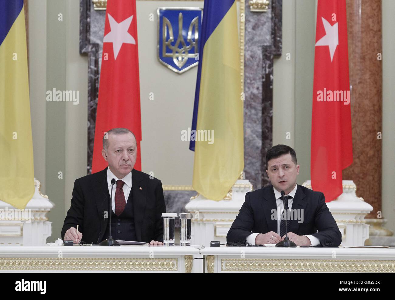 Il presidente turco Recep Tayyip Erdogan (L) e il presidente ucraino Volodymyr Zelensky (R) partecipano ad una conferenza stampa, a seguito della riunione svoltasi a Kyiv (Ucraina) il 03 febbraio 2020. (Foto di Str/NurPhoto) Foto Stock