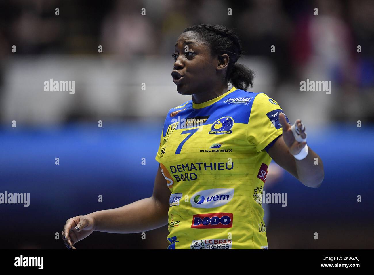 Grace Zaadi di Metz Handball reagisce durante la partita della Women's EHF Champions League tra CSM Bucarest e Metz Handbal a Bucarest, Romania, il 2 febbraio 2020. (Foto di Alex Nicodim/NurPhoto) Foto Stock