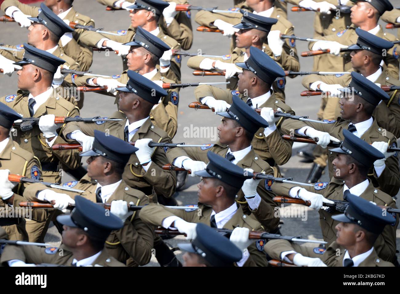 Il personale militare dello Sri Lanka marciò durante le celebrazioni del 72nd° giorno dell'Indipendenza dello Sri Lanka a Colombo il 4 febbraio 2020. (Foto di Achila Jayawardana/NurPhoto) Foto Stock