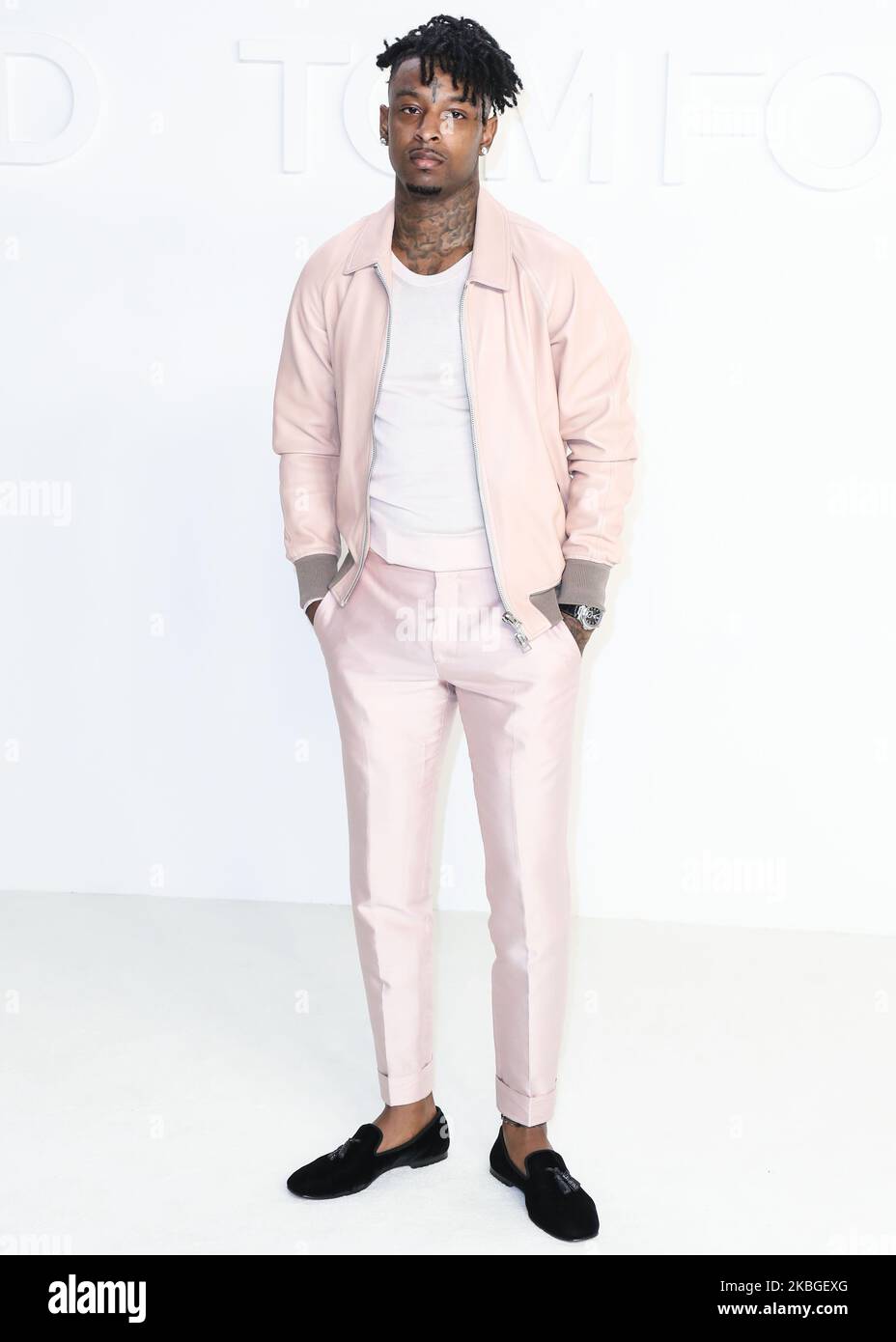 HOLLYWOOD, LOS ANGELES, CALIFORNIA, USA - 07 FEBBRAIO: 21 Savage arriva al Tom Ford: Autunno/inverno 2020 Fashion Show che si tiene presso Milk Studios il 7 febbraio 2020 a Hollywood, Los Angeles, California, Stati Uniti. (Foto di Xavier Collin/Image Press Agency/NurPhoto) Foto Stock