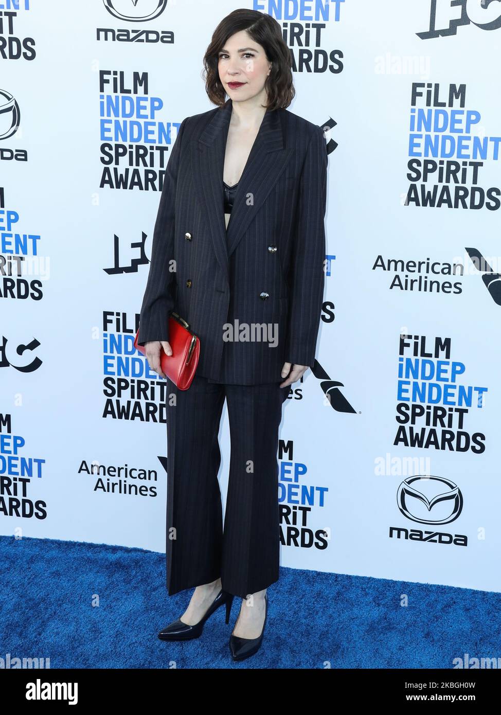 SANTA MONICA, LOS ANGELES, CALIFORNIA, USA - 08 FEBBRAIO: Carrie Brownstein arriva al 2020 Film Independent Spirit Awards tenutosi a Santa Monica Beach il 8 febbraio 2020 a Santa Monica, Los Angeles, California, Stati Uniti. (Foto di Xavier Collin/Image Press Agency/NurPhoto) Foto Stock