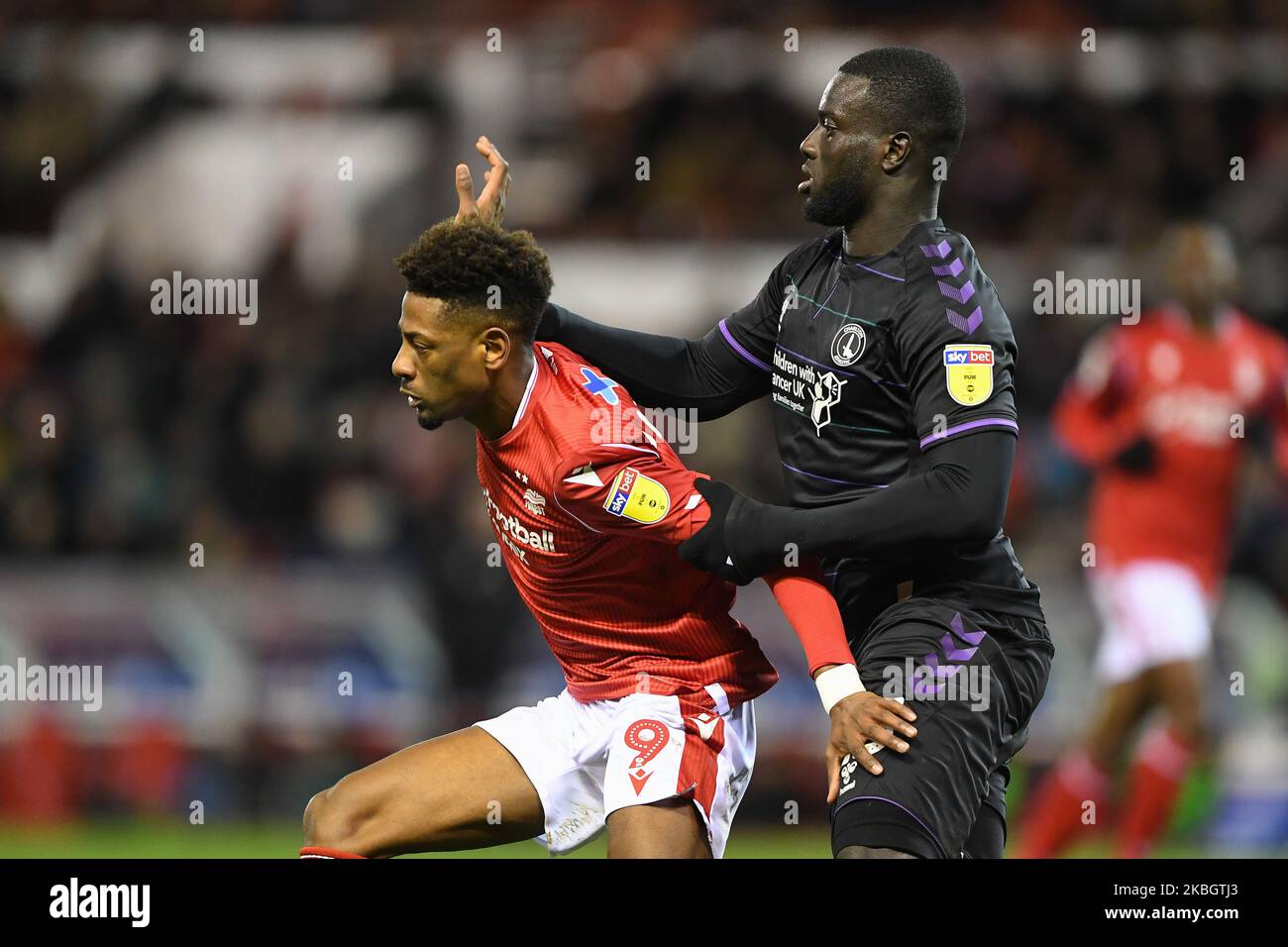 Mouhamadou-Naby Sarr (23) di Charlton tiene Nuno da Costa (9) della Foresta di Nottingham durante la partita del Campionato Sky Bet tra la Foresta di Nottingham e l'Athletic di Charlton al City Ground, Nottingham, martedì 11th febbraio 2020. (Foto di Jon Hobley/MI News/NurPhoto) Foto Stock