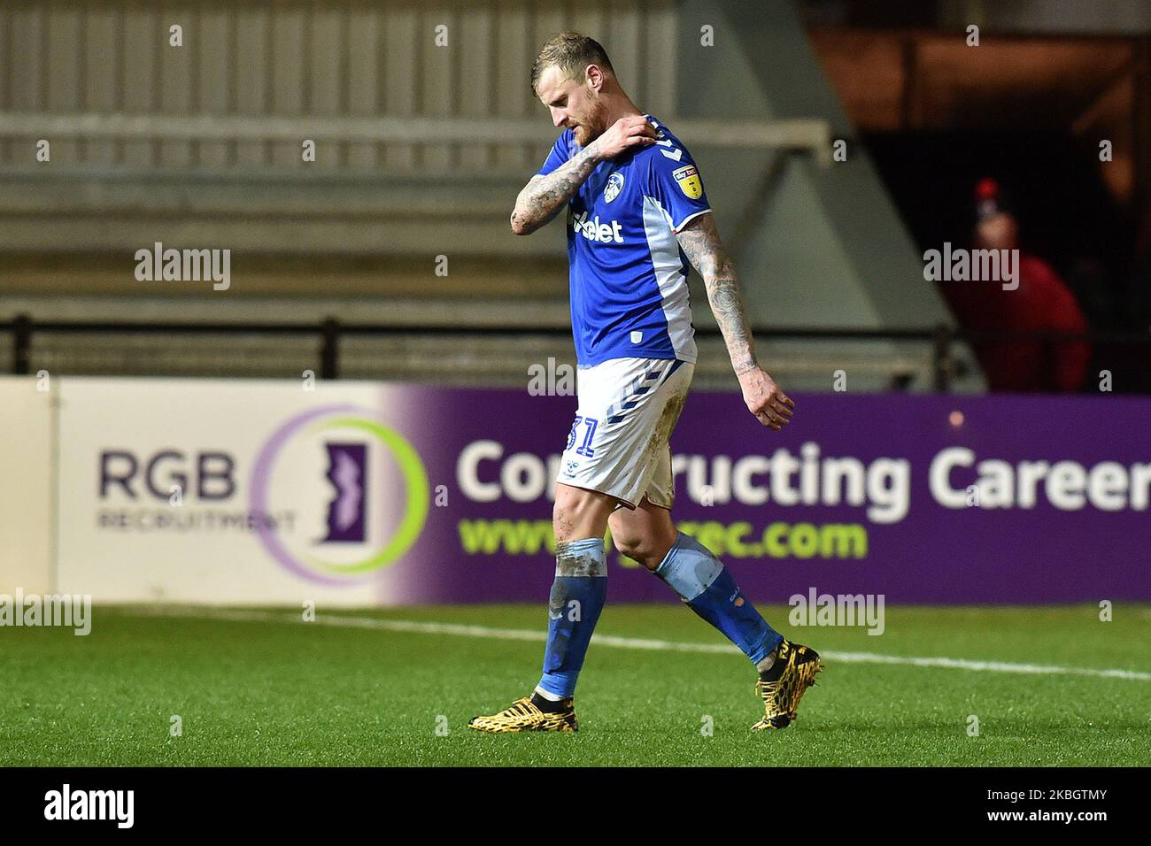 David Wheater (capitano) di Oldham Athleticis è stato inviato durante la partita della Sky Bet League 2 tra Exeter City e Oldham Athletic a St James' Park, Exeter, martedì 11th febbraio 2020. (Foto di Eddie Garvey/MI News/NurPhoto) Foto Stock