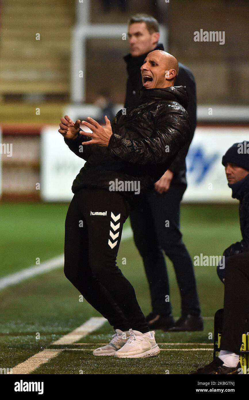 Dino Maamria (manager) di Oldham Athletic durante la partita della Sky Bet League 2 tra Exeter City e Oldham Athletic a St James' Park, Exeter, martedì 11th febbraio 2020. (Foto di Eddie Garvey/MI News/NurPhoto) Foto Stock