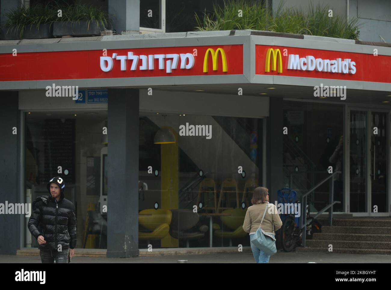 Ristorante locale McDonald's nel centro di Tel Aviv. Lunedì 10 febbraio 2020 a Tel Aviv, Israele. (Foto di Artur Widak/NurPhoto) Foto Stock