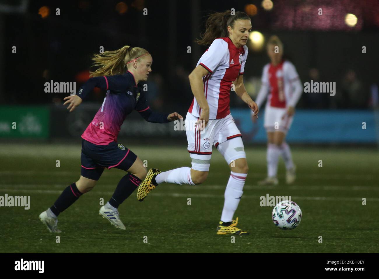 Lucie Vonkova (AJAX) controlla la palla durante l'Eredivie femminile del 2019/20 tra Ajax Amsterdam e ADO Den Haag allo stadio De Toekomst di Duivendrecht, Paesi Bassi, il 14 febbraio 2020. (Foto di Federico Guerra Moran/NurPhoto) Foto Stock