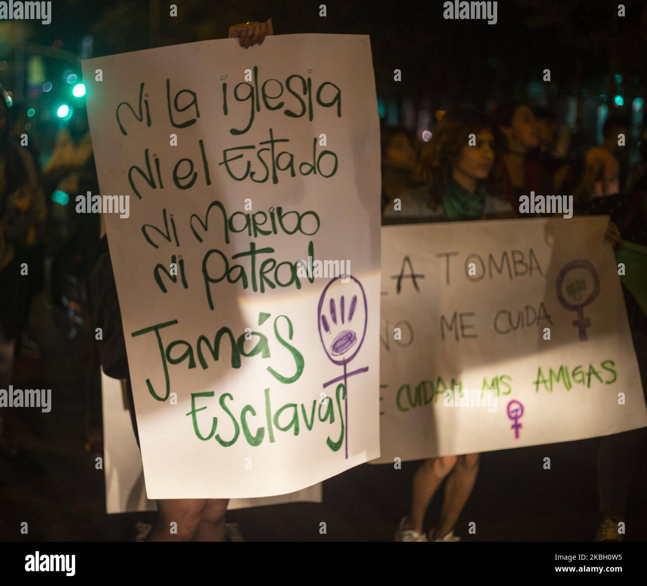 Una donna che protestava contro gli assassini, gli stupri e le violenze in Colombia il 14 febbraio 2020 a Bogotà, Colomba. (Foto di Daniel Garzon Herazo/NurPhoto) Foto Stock