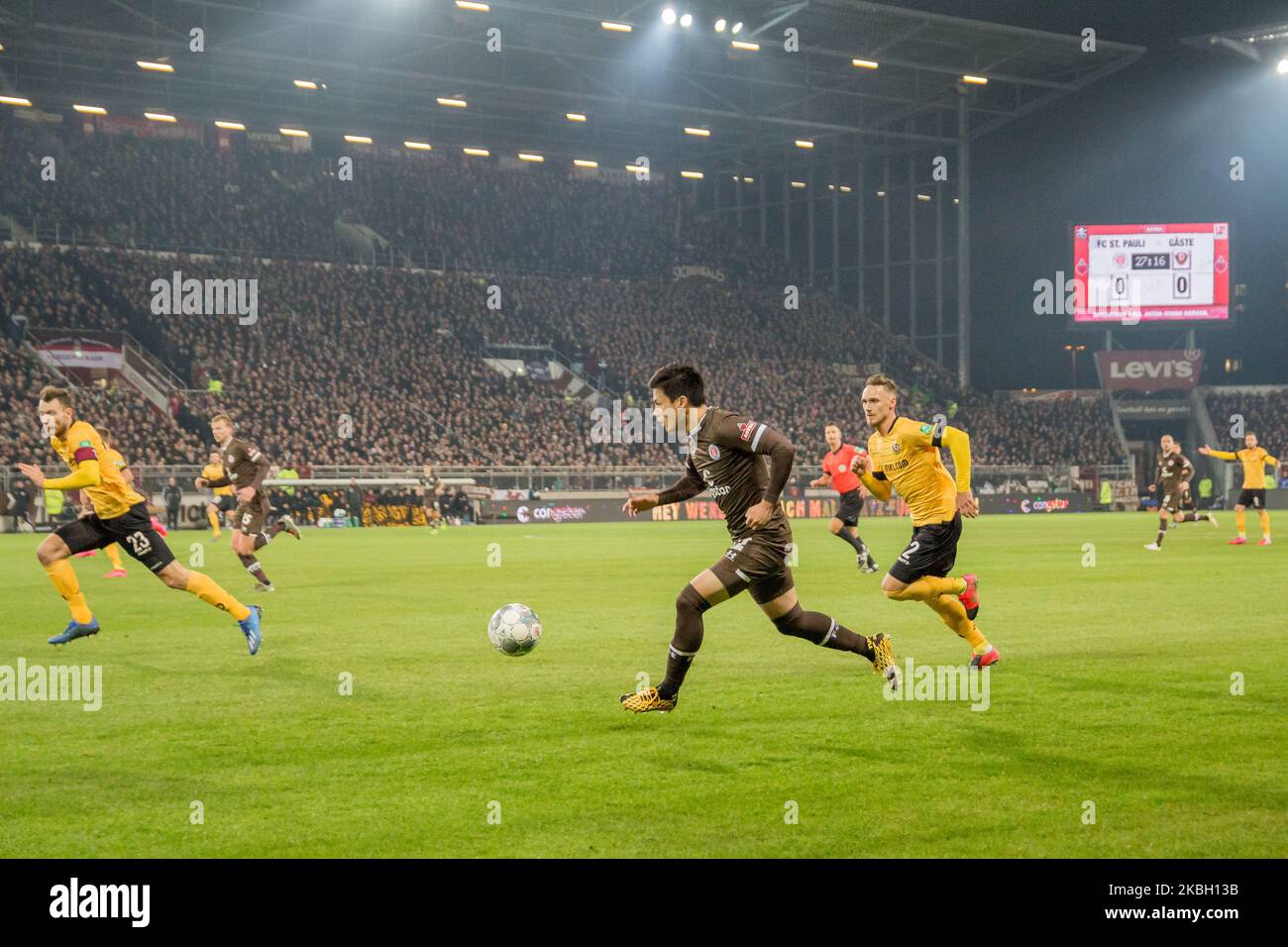 Ryo Miyaichi di Pauli durante il 2. Partita della Bundesliga tra il FC St. Pauli e la SG Dynamo Dresden al Millerntor-Stadion il 14 febbraio 2020 ad Amburgo, Germania. (Foto di Peter Niedung/NurPhoto) Foto Stock