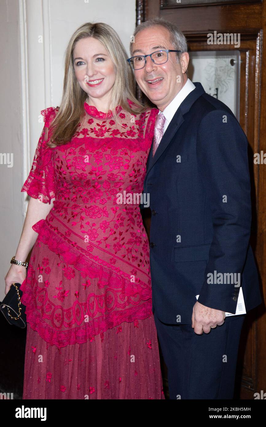 Victoria Coren Mitchell e ben Elton (R) partecipano alla serata stampa del Crow Upstart al GIELGUD THEATER, SHAFTESBURY AVE, 17 febbraio 2020 a Londra, Inghilterra. (Foto di Robin Pope/NurPhoto) Foto Stock