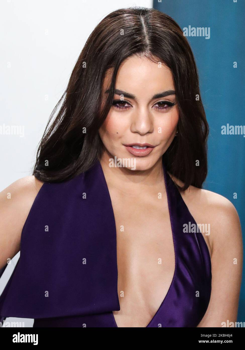 BEVERLY HILLS, LOS ANGELES, CALIFORNIA, USA - 09 FEBBRAIO: L'attrice Vanessa Hudgens arriva al 2020° Vanity Fair Oscar Party che si tiene al Walis Annenberg Center for the Performing Arts il 9 febbraio 2020 a Beverly Hills, Los Angeles, California, Stati Uniti. (Foto di Xavier Collin/Image Press Agency/NurPhoto) Foto Stock