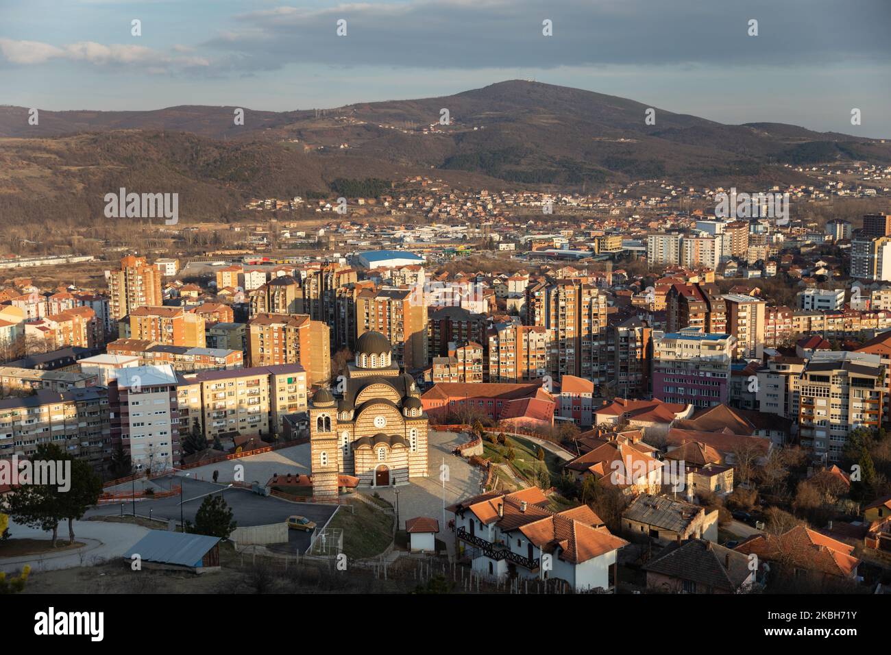 Parte meridionale e settentrionale di Mitrovica, Kosovo il 18 febbraio 2020 (Foto di Agron Beqiri/NurPhoto) Foto Stock