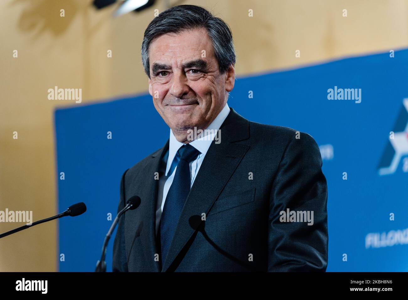 Ritratto di Francesco Fillon durante la conferenza stampa per la sua vittoria nella destra primaria organizzata alla Maison de la Chimie a Parigi il 27 novembre 2016, mentre il processo di Francesco Fillon e Penelope Fillon per 'occupazione fittizia' e l'embezzlement apre il 24 febbraio, 2020 al Tribunal de grande instance de Paris per il caso noto come la porta Penelope, una revisione della campagna del candidato del partito Les Républicains (LR) Francois Fillon per le elezioni presidenziali del 2017 durante le quali il caso è stato rivelato. (Foto di Samuel Boivin/NurPhoto) Foto Stock