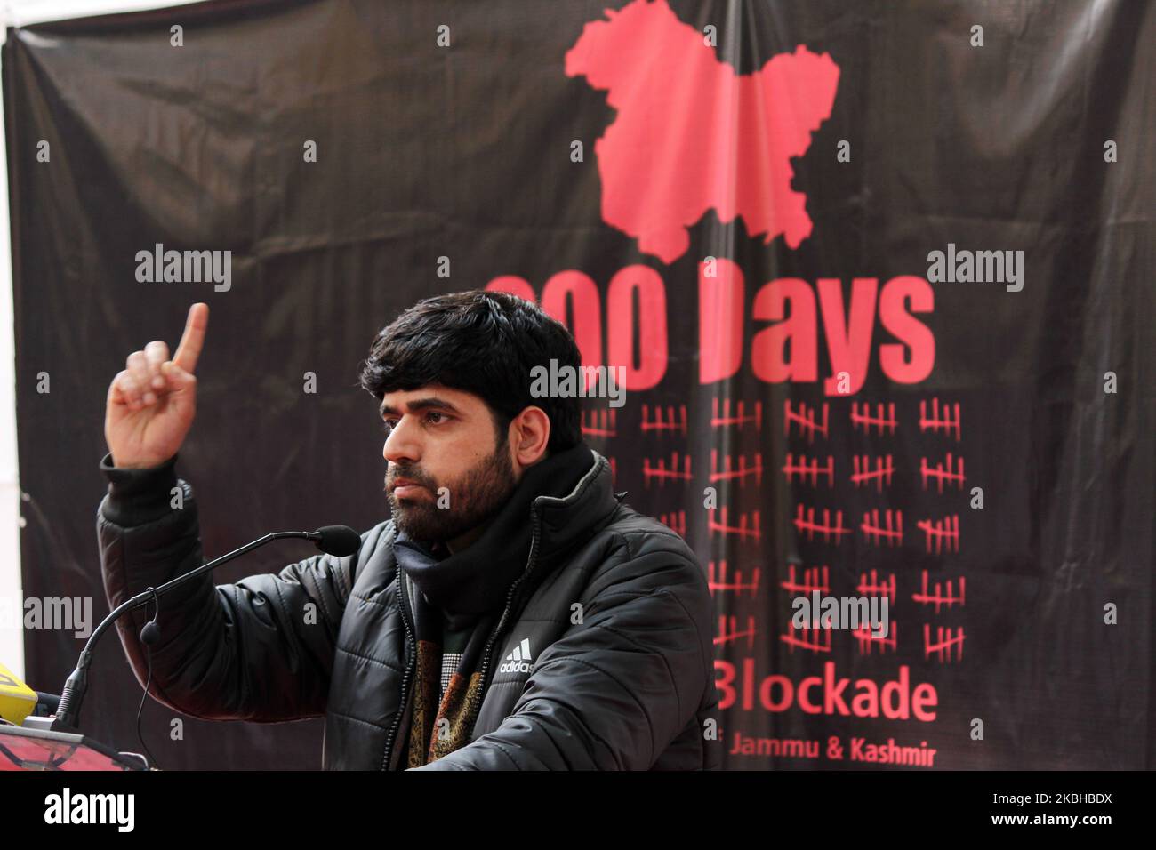 Organizzazioni come AIDWA, AISA, DASAM, NAPM e molte altre si sono riunite in solidarietà con le persone di Jammu e Kashmir, hanno organizzato una protesta a Jantar Mantar per celebrare 200 giorni di blocco in Kashmir il 20 febbraio 2020 a Nuova Delhi, India. (Foto di Mayank Makhija/NurPhoto) Foto Stock