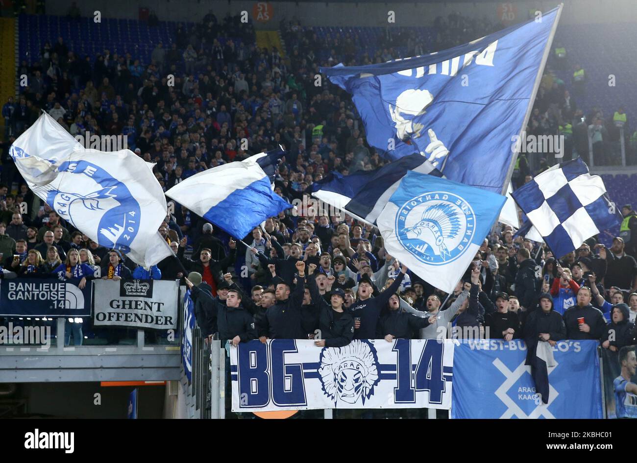 Tifosi di Gent durante il calcio UEFA Europa League Round of 32 partita COME Roma contro Kaa Gent allo Stadio Olimpico di Roma il 20 febbraio 2020 (Foto di Matteo Ciambelli/NurPhoto) Foto Stock