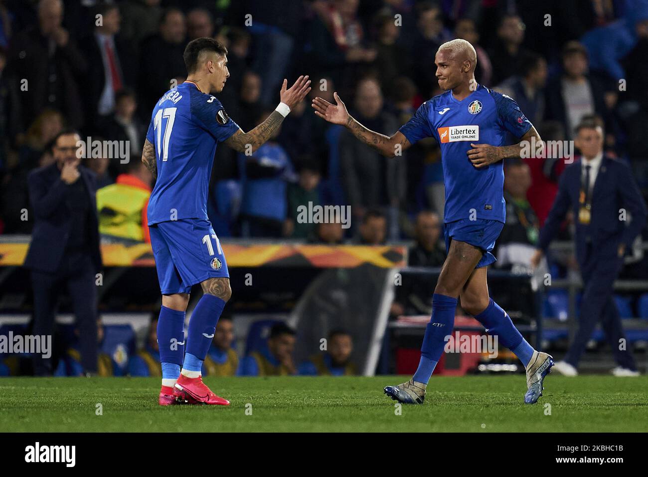 Mathias Olivera (L) e Deyverson (R) di Getafe CF celebrano il gol durante la partita della UEFA Europa League tra Getafe CF e AFC Ajax al Coliseum Alfonso Perez di Getafe, Spagna. (Foto di A. Ware/NurPhoto) Foto Stock