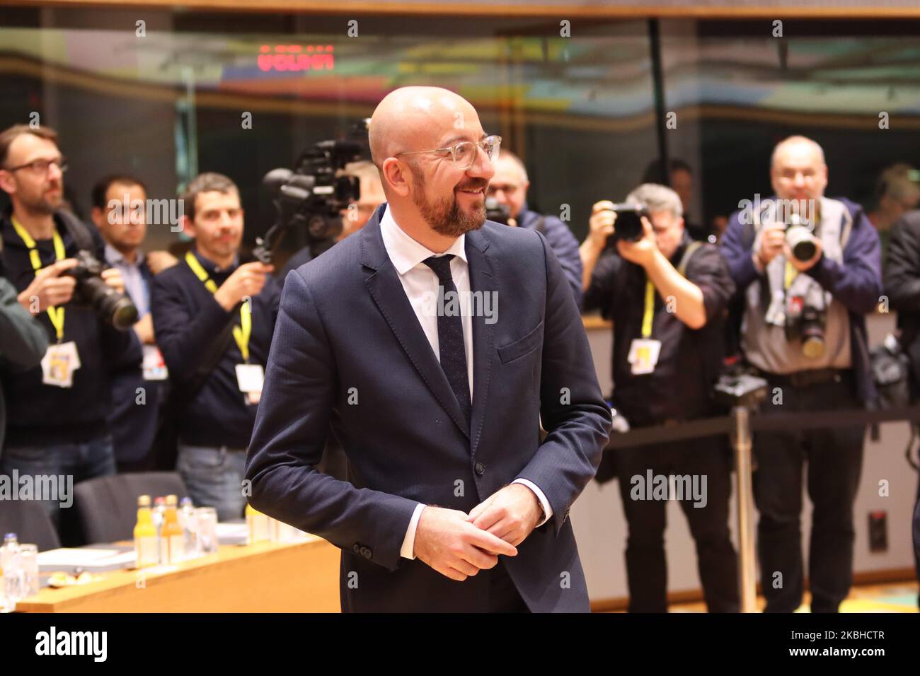 Il Presidente del Consiglio europeo Charles Michel è arrivato alla tavola rotonda durante il Consiglio europeo straordinario - vertice SULL'EURO - riunione dei leader dell'UE, alla sede dell'Unione europea a Bruxelles, Belgio, sul prossimo bilancio a lungo termine dell'Unione europea il 20 febbraio 2020. (Foto di Nicolas Economou/NurPhoto) Foto Stock