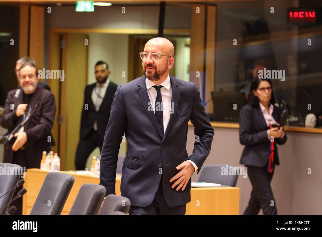 Il Presidente del Consiglio europeo Charles Michel è arrivato alla tavola rotonda durante il Consiglio europeo straordinario - vertice SULL'EURO - riunione dei leader dell'UE, alla sede dell'Unione europea a Bruxelles, Belgio, sul prossimo bilancio a lungo termine dell'Unione europea il 20 febbraio 2020. (Foto di Nicolas Economou/NurPhoto) Foto Stock