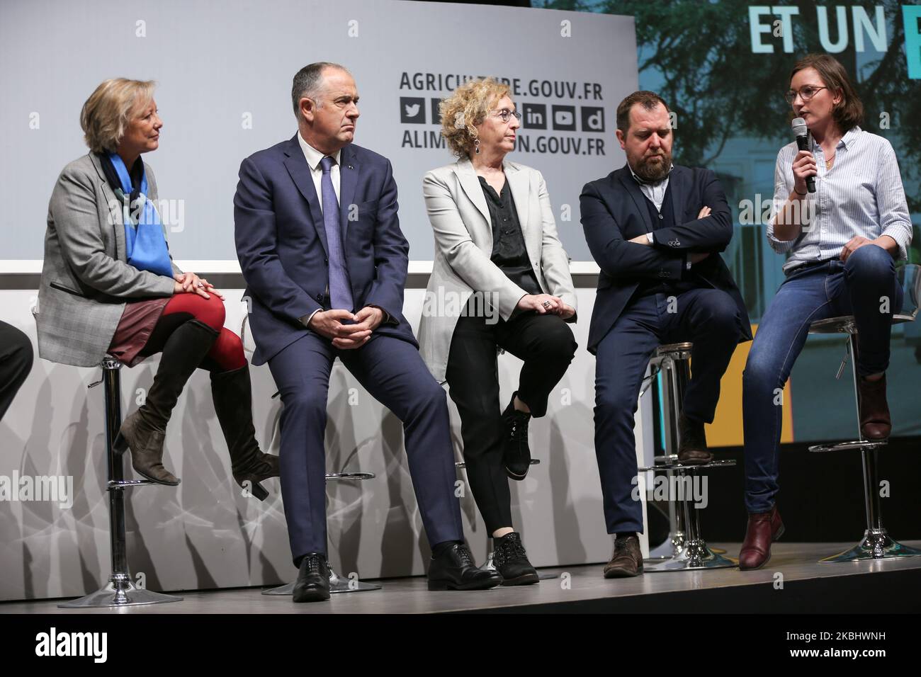 (L-R) il Ministro francese per i disabili Sophie Cluzel, il Ministro dell'agricoltura Didier Guillaume e il Ministro francese del lavoro Muriel Penicaud partecipano a un dibattito in occasione della Fiera internazionale dell'agricoltura di Parigi il 25 febbraio 2020. (Foto di Michel Stoupak/NurPhoto) Foto Stock