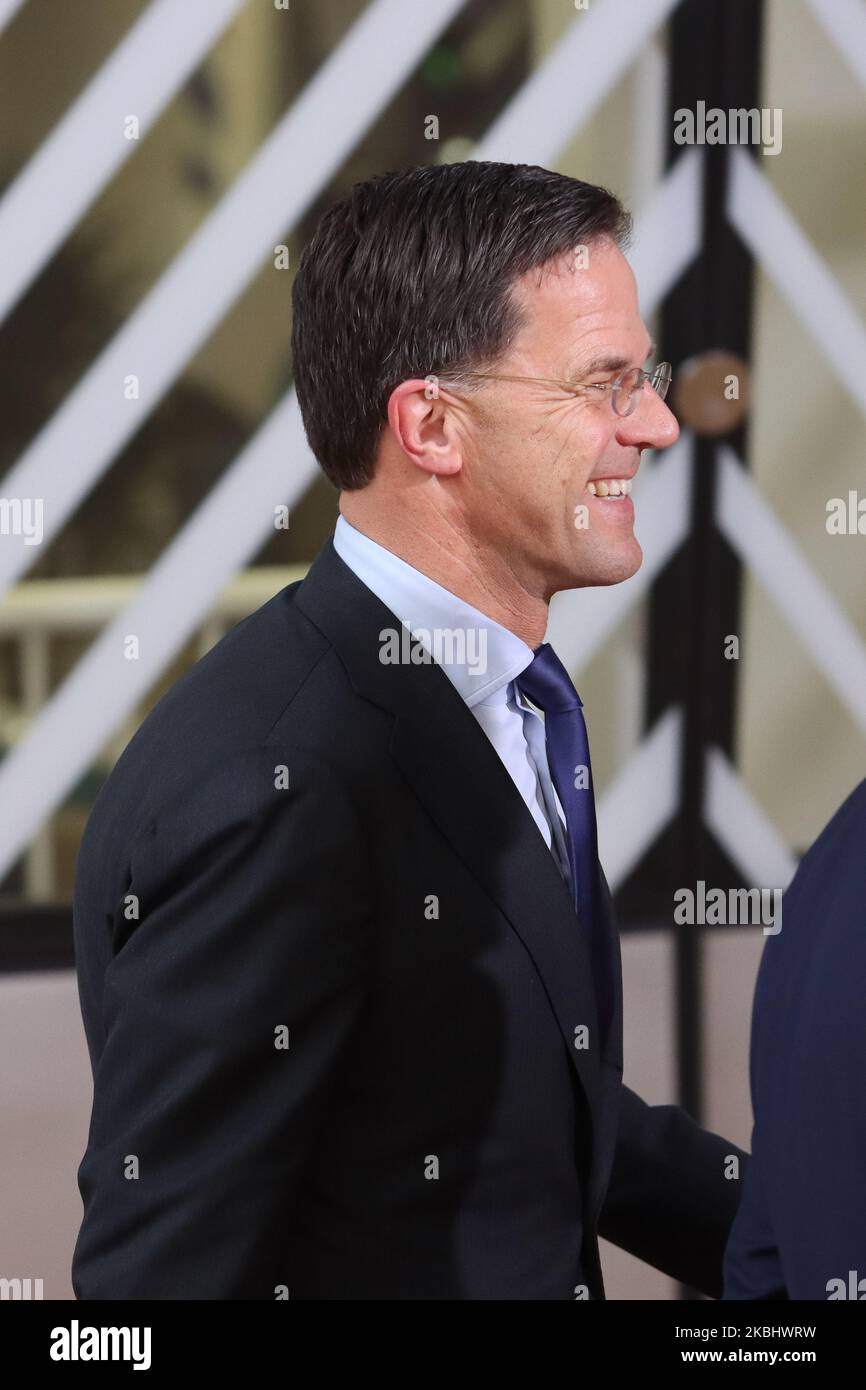 Mark Rutte, primo Ministro dei Paesi Bassi, visto che è arrivato al Consiglio europeo. Il PM olandese partecipa all'EUCO, camminando nell'edificio del Forum Europa sul tappeto rosso con le bandiere europee e avendo una dichiarazione a due passi, parlando con giornalisti, media e rappresentanti della stampa per gli intensi negoziati sul quadro finanziario di bilancio a lungo termine dell'UE per il 2021-2027 in un Consiglio europeo speciale, VERTICE DELL'EURO, riunione dei leader dell'UE a Bruxelles (Belgio). Febbraio 20, 2020 (Foto di Nicolas Economou/NurPhoto) Foto Stock