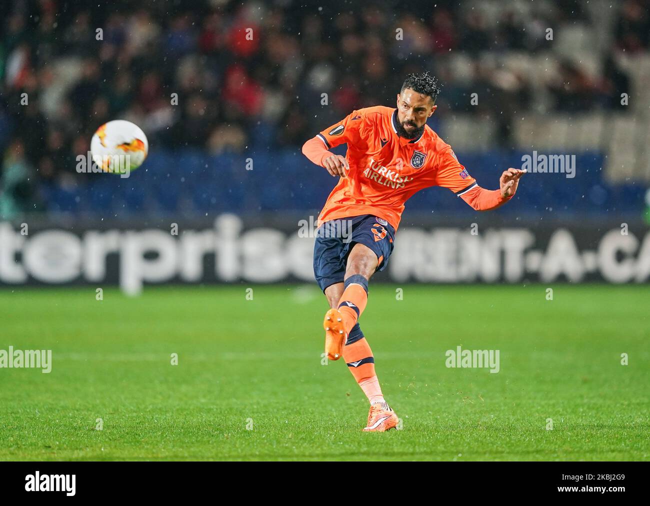 Gaël Clichy di Istanbul Basaksehir FK durante la partita di campionato Europa Round of 32 tra Istanbul Ba?ak?ehir e Sporting CP allo stadio di Ba?ak?ehir Fatih Terim, Istanbul, Turchia il 27 febbraio 2020. (Foto di Ulrik Pedersen/NurPhoto) Foto Stock