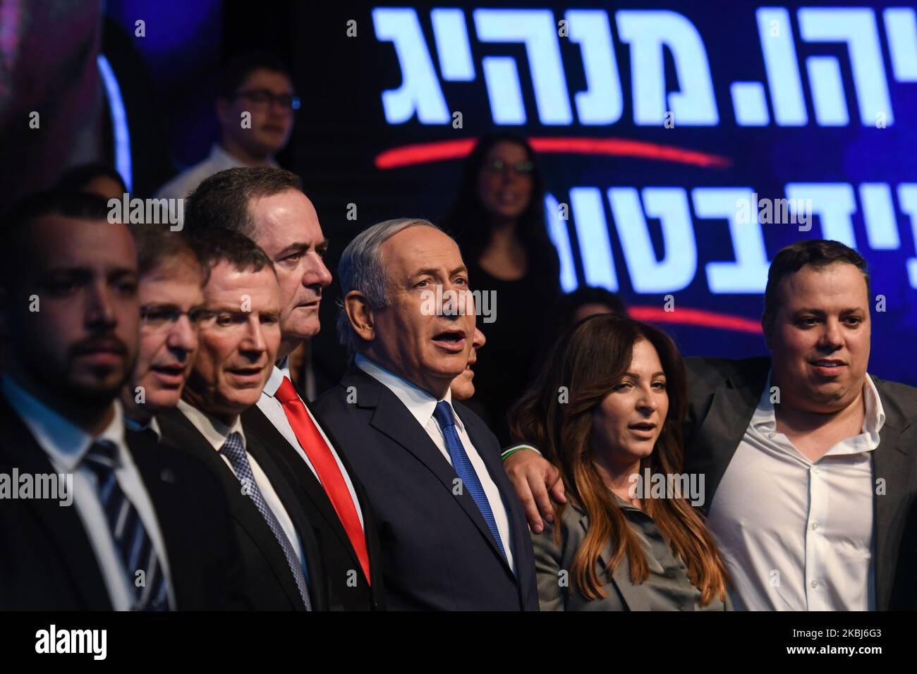 Il primo ministro israeliano Benjamin Netanyahu (Centro) ad un raduno del partito Likud a Ramat Gan, in vista delle prossime elezioni. Gli israeliani si dirigano ai sondaggi per la terza elezione in meno di un anno il 2nd marzo. Sabato 29 febbraio 2020, a Ramat Gan, Tel Aviv, Israele. (Foto di Artur Widak/NurPhoto) Foto Stock