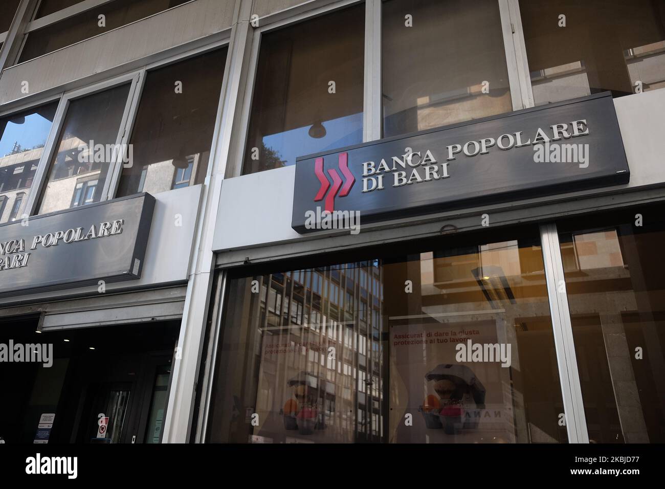 Il segno di una sede della Banca popolare di Bari è stato visto a Milano il  04 2020 marzo (Foto di Mairo Cinquetti/NurPhoto Foto stock - Alamy