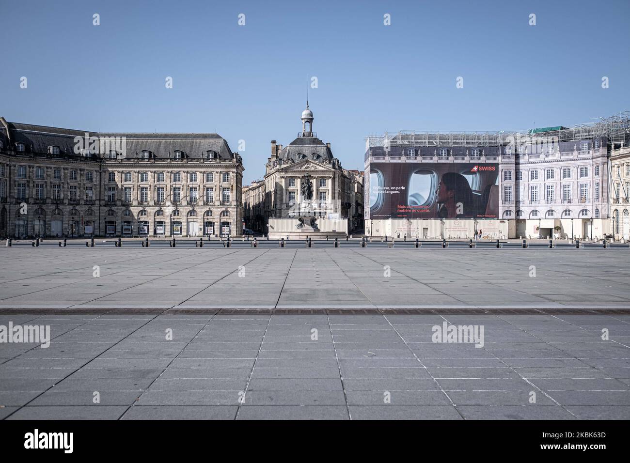 Atmosfera nelle strade di Bordeaux, nella Francia sud-occidentale, il 18 marzo 2020, due giorni dopo una stretta chiusura entrò in vigore in Francia per fermare la diffusione del COVID-19, causato dal romanzo coronavirus. (Foto di Fabien Pallueau/NurPhoto) Foto Stock