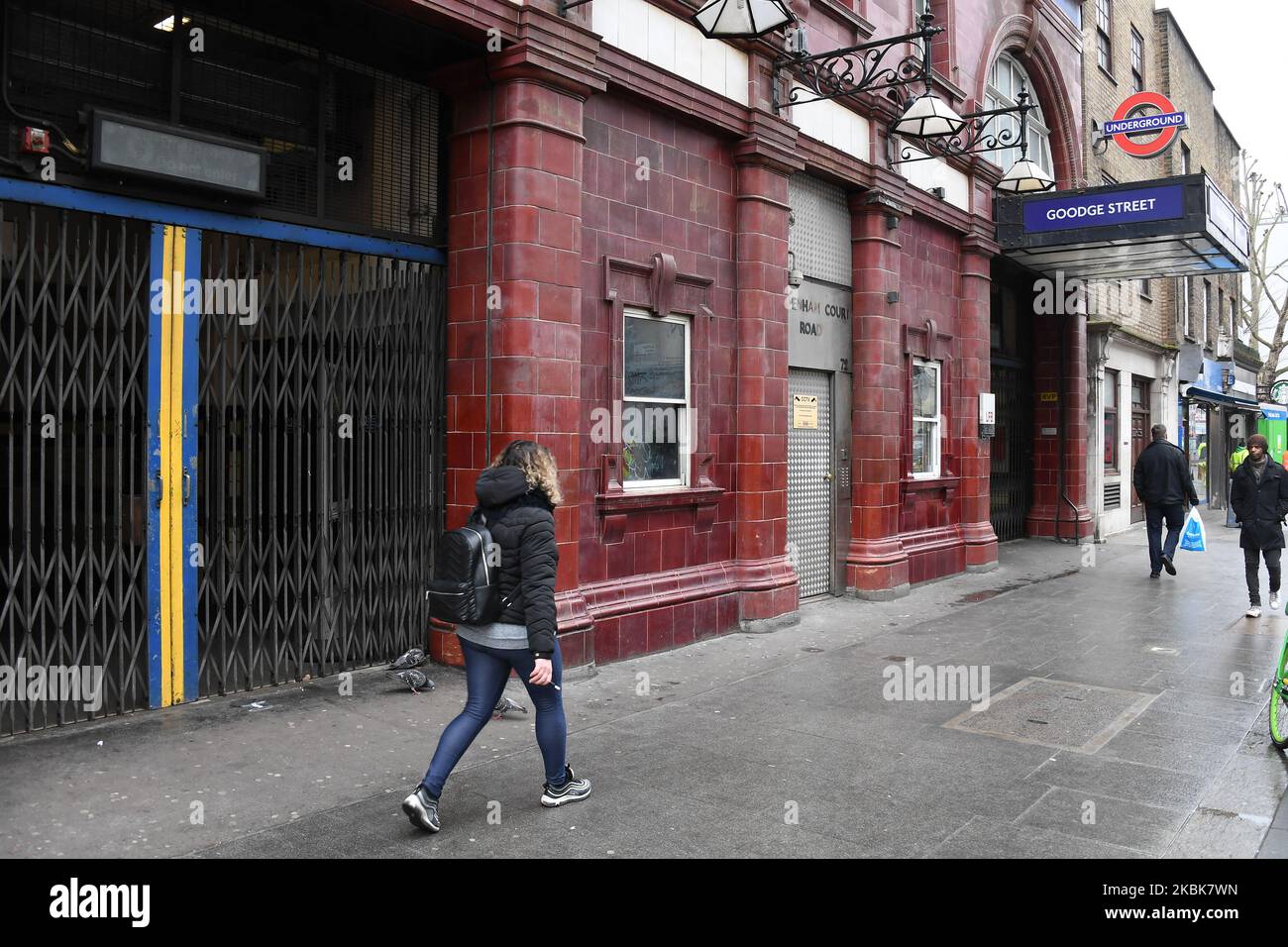 Vista generale della stazione di Goodge Street, temporaneamente chiusa, Londra il 19 marzo 2020. Transport for London ha annunciato la chiusura di un massimo di 40 stazioni, in quanto i funzionari hanno sconsigliato viaggi non essenziali. Anche gli autobus e il servizio London Overground saranno ridotti. (Foto di Alberto Pezzali/NurPhoto) Foto Stock