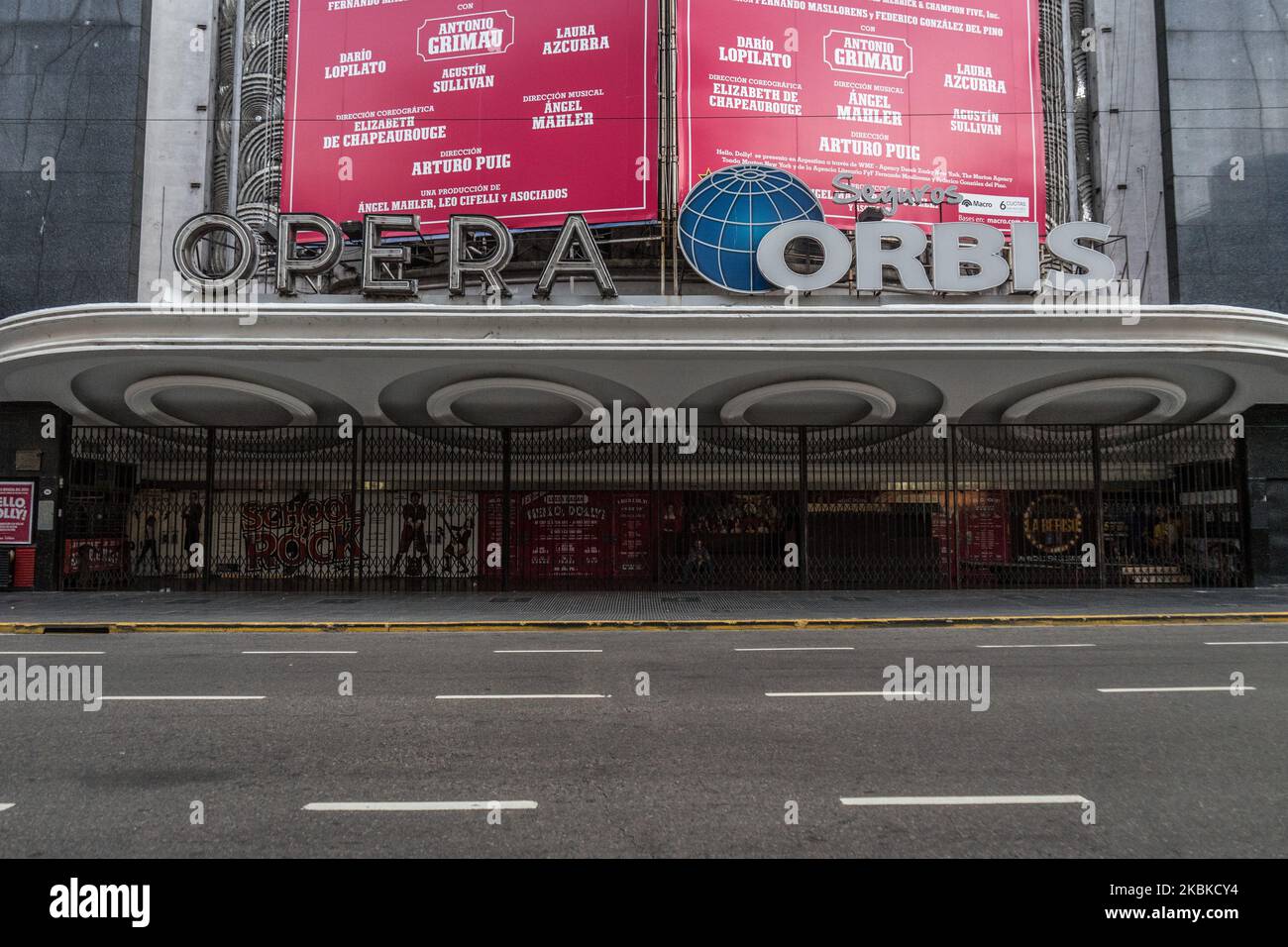 Vista generale di una strada vuota di Buenos Aires, nei primi giorni di quarantena obbligatoria per combattere la diffusione della pandemia di coronavirus (COVID-19) il 21 marzo 2020 a Buenos Aires, Argentina. (Foto di Santiago Botero/NurPhoto) Foto Stock