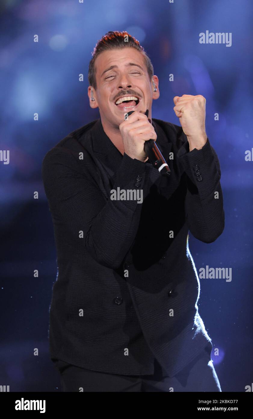 Francesco Gabbani cantante-compositore italiano e multi-strumentista, durante il RAI TV show che tempo che fa stagione 2019-2020, presso gli studi televisivi RAI di Via Mecenate il 16 febbraio 2020 a Milano. (Foto di Omar Bai/NurPhoto) Foto Stock