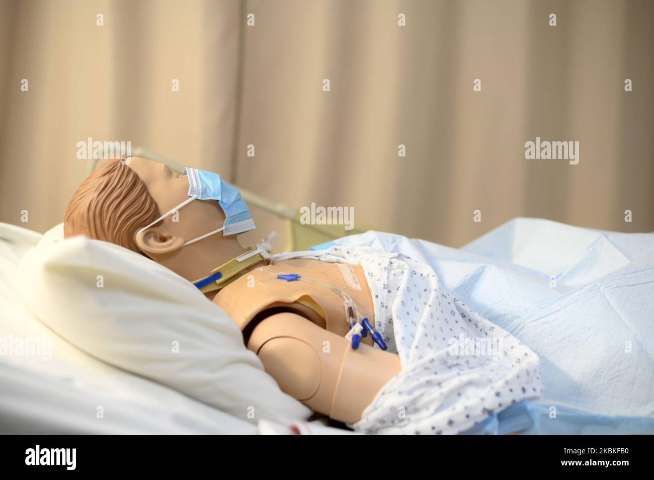 Manakin per la cura del paziente con tubo respiratorio e maschera facciale utilizzati nelle simulazioni di addestramento presso il laboratorio didattico del Delaware County Technical School Practical Nursing Program, a Broomall, PA, il 28 gennaio 2020. (Foto di Bastiaan Slabbers/NurPhoto) Foto Stock