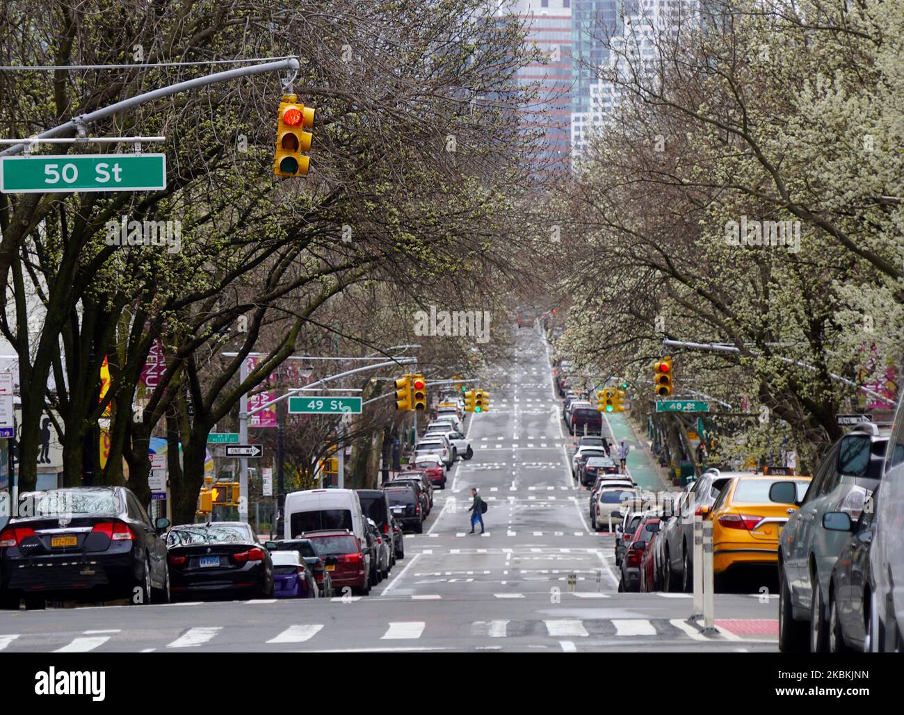 Le strade sono quasi vuote a causa dell'epidemia COVID-19 a Sunnyside, Queens, New York il 25th marzo 2020. (Foto di Selcuk Acar/NurPhoto) Foto Stock