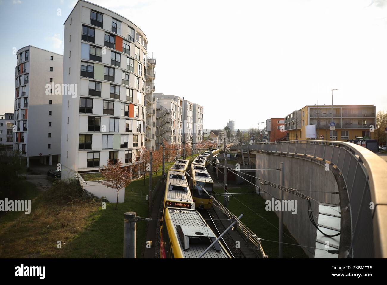 I treni si spostano vicino a Stoccarda Moehringen, Germania, il 9 aprile 2020. (Foto di Agron Beqiri/NurPhoto) Foto Stock