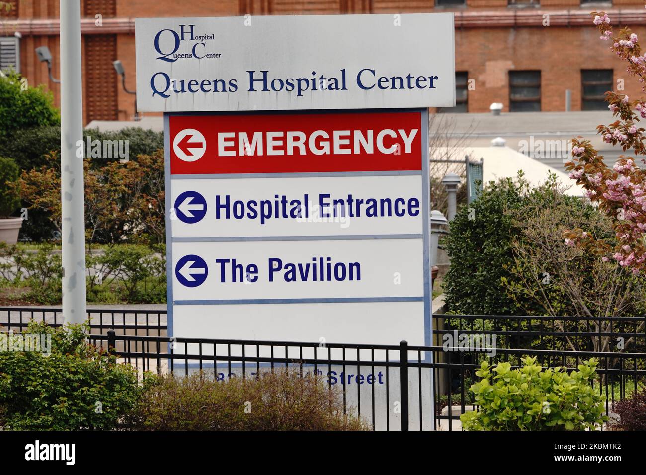 Una vista di NYC Health + Hospital? (Precedentemente chiamato Queens General Hospital) nella sezione Giamaica del quartiere di New York di Queens, NY 23 aprile 2020. (Foto di John Nacion/NurPhoto) Foto Stock