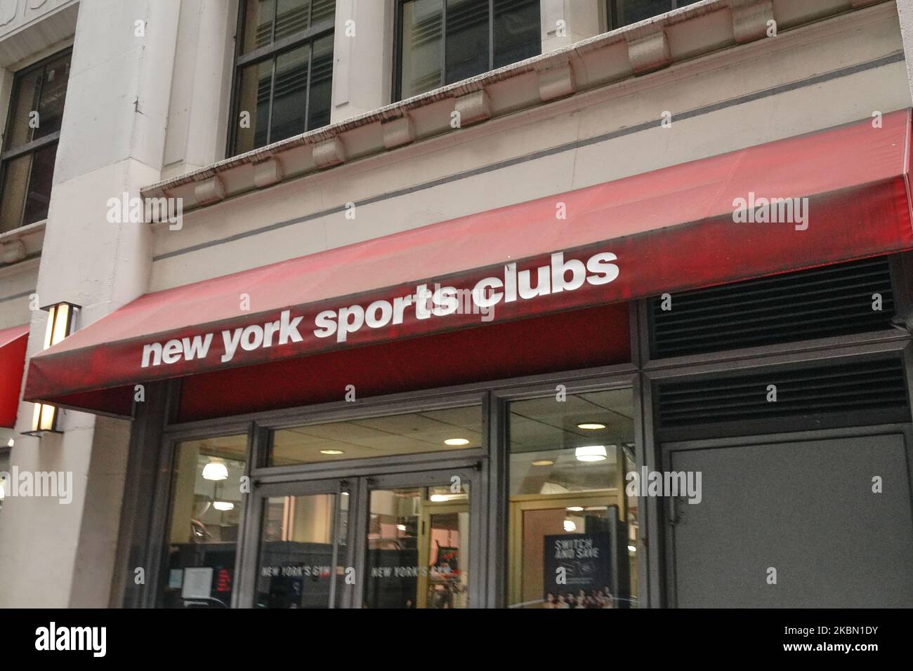 Una vista dei New York Sports Club a New York City USA durante la pandemia di coronavirus il 27 aprile 2020. I New York Sports Clubs hanno accettato di emettere crediti e rimborsi delle quote di iscrizione durante la chiusura del coronavirus. (Foto di John Nacion/NurPhoto) Foto Stock