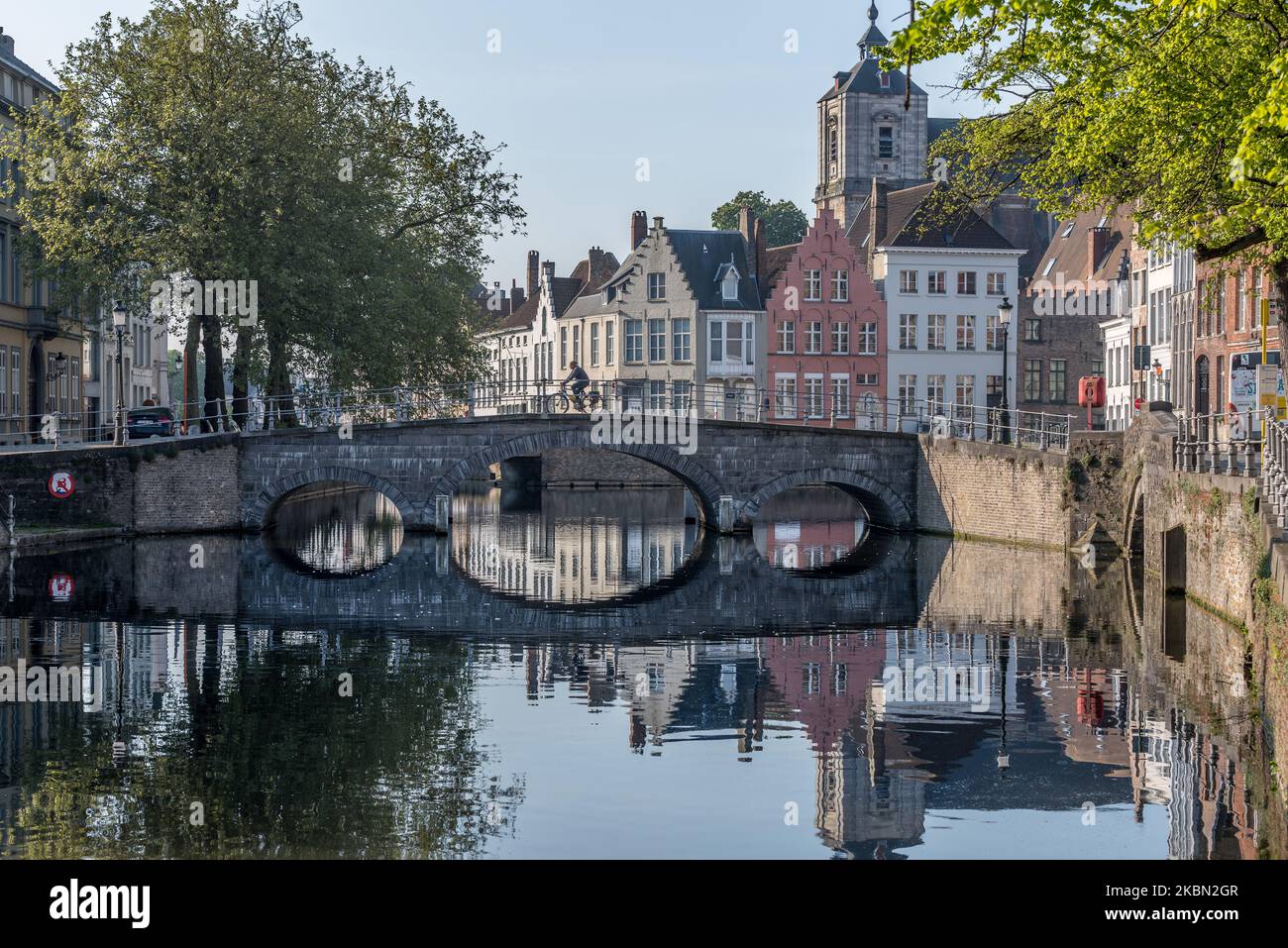Una visione generale di BrugesA, Belgio, il 27 aprile 2020. L'industria europea del turismo circa un miliardo di euro al mese in entrate perse a causa dell'epidemia di coronavirus (COVID-19). (Foto di Jonathan Raa/NurPhoto) Foto Stock