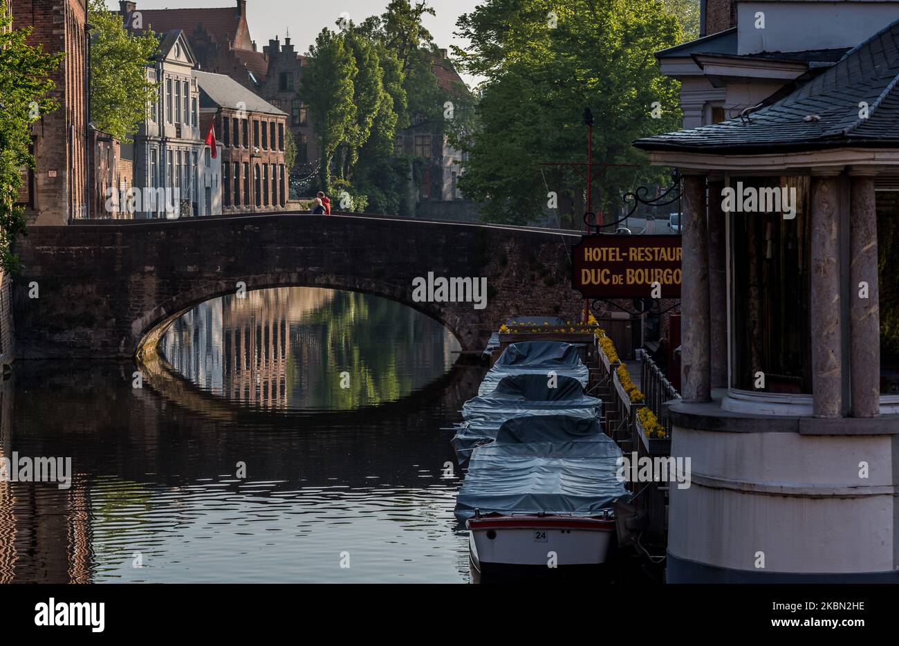 Una visione generale di Bruges, Belgio, il 27 aprile 2020. L'industria europea del turismo circa un miliardo di euro al mese in entrate perse a causa dell'epidemia di coronavirus (COVID-19). (Foto di Jonathan Raa/NurPhoto) Foto Stock