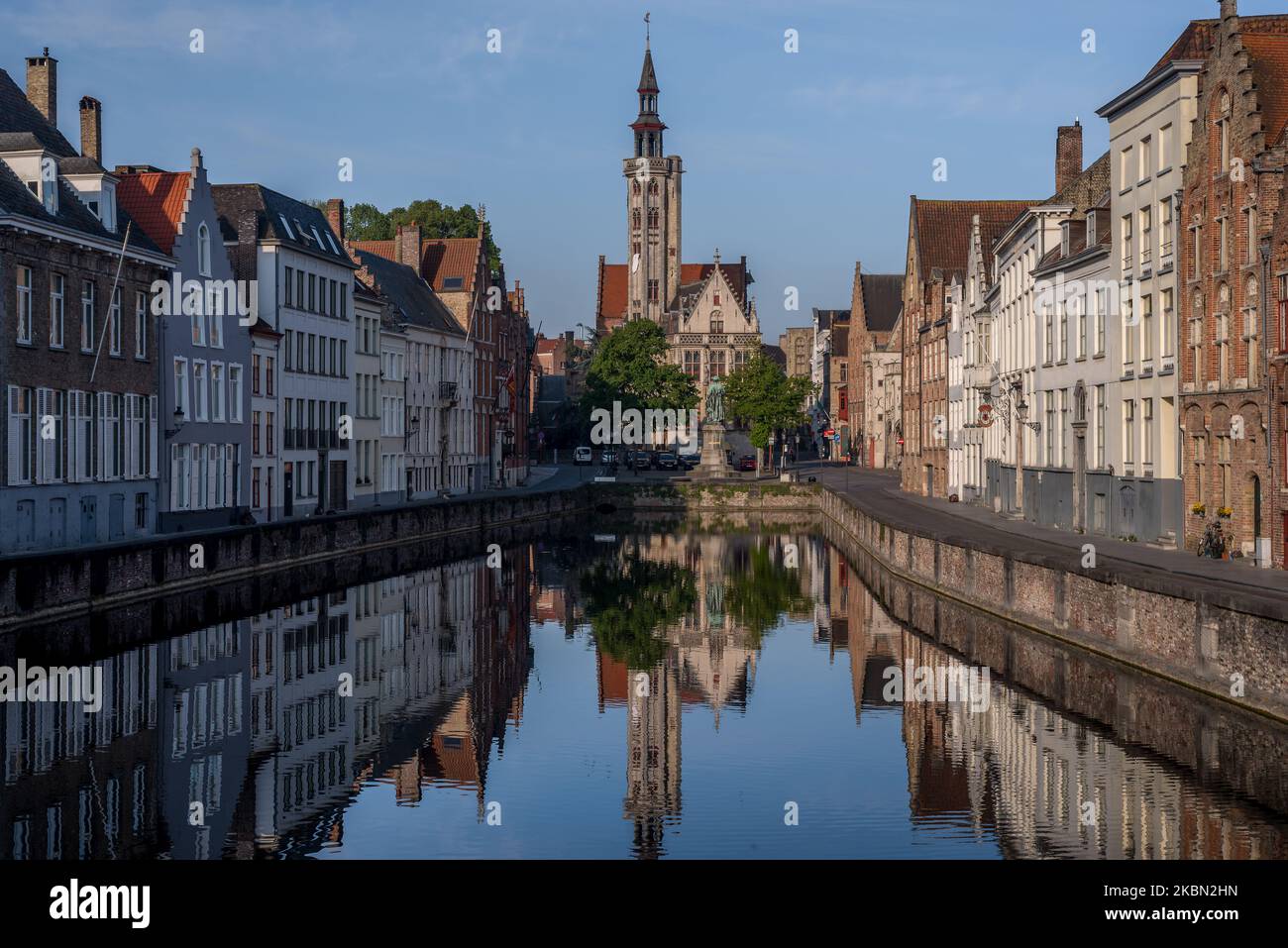 Una visione generale di Bruges, Belgio, il 27 aprile 2020. L'industria europea del turismo circa un miliardo di euro al mese in entrate perse a causa dell'epidemia di coronavirus (COVID-19). (Foto di Jonathan Raa/NurPhoto) Foto Stock